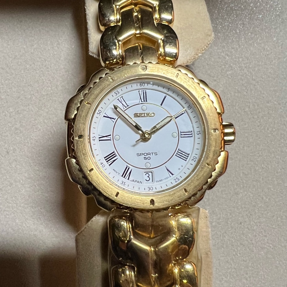NWT and Vintage Seiko sports 50 7N82-0479 women’s watch gold color band